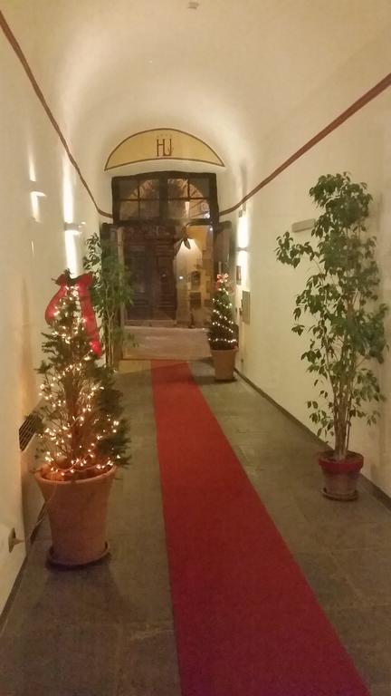 Hotel Urbano V Montefiascone Exterior photo